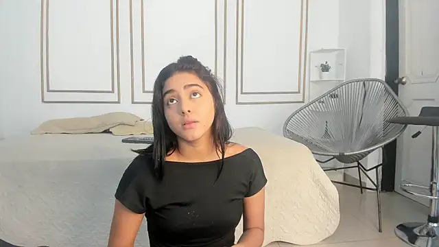 Snapshot of natalia_aguirre1 chatting on 10.05.25 natalia aguirre1 online show from 10.05.25