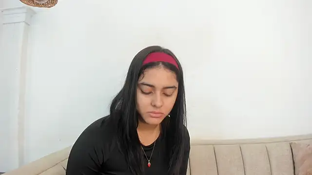 Snapshot of natalia_aguirre1 chatting on 10.28.25 natalia aguirre1 online show from 10.28.25