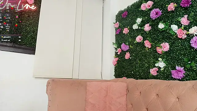 Snapshot of natalia_aguirre1 chatting on 11.09.25 natalia aguirre1 online show from 11.09.25