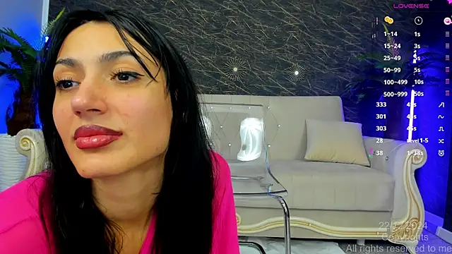 Snapshot of moona_ray chatting on 12.22.24 moona ray online show from 12.22.24