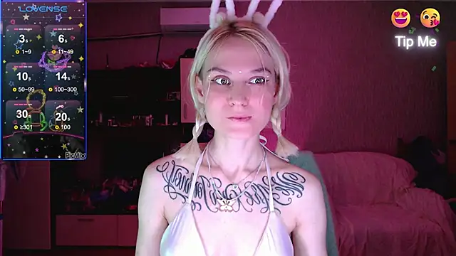 Snapshot of mischellemeow13 chatting on 10.06.25 mischellemeow13 online show from 10.06.25