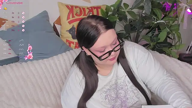 LilyBelll online show from 10.16.25