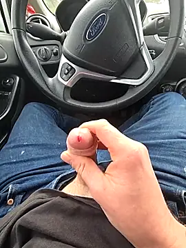 Titanhoott online show from 03.10.25