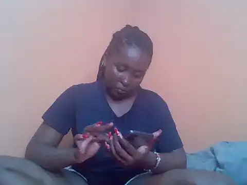 Snapshot of Moonfades chatting on 02.04.25 Moonfades online show from 02.04.25