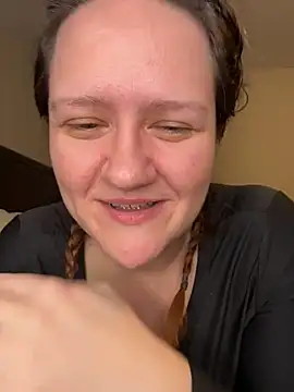 Snapshot of Kinkbitch25 chatting on 12.17.25 Kinkbitch25 online show from 12.17.25