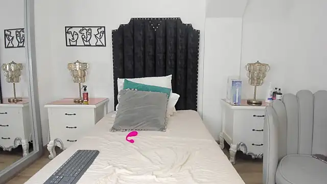  chloe adams online show from 11.15.25