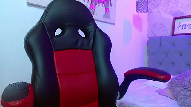 Snapshot of violletha chatting on 01.05.26 violletha online show from 01.05.26