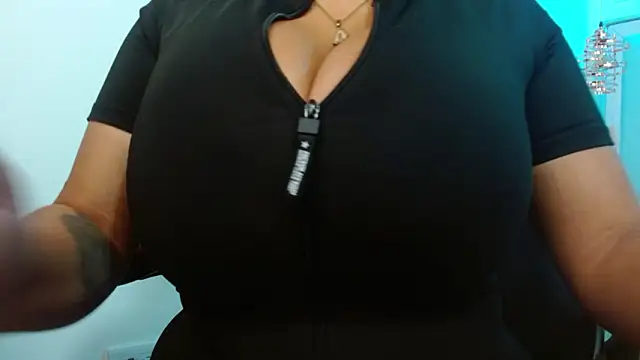 Snapshot of violletha chatting on 02.10.26 violletha online show from 02.10.26