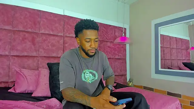 Snapshot of Drake_Nassir4 chatting on 12.28.24 Drake Nassir4 online show from 12.28.24