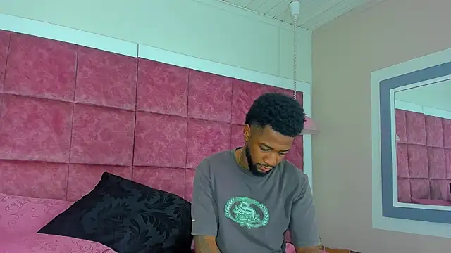 Snapshot of Drake_Nassir4 chatting on 12.29.24 Drake Nassir4 online show from 12.29.24