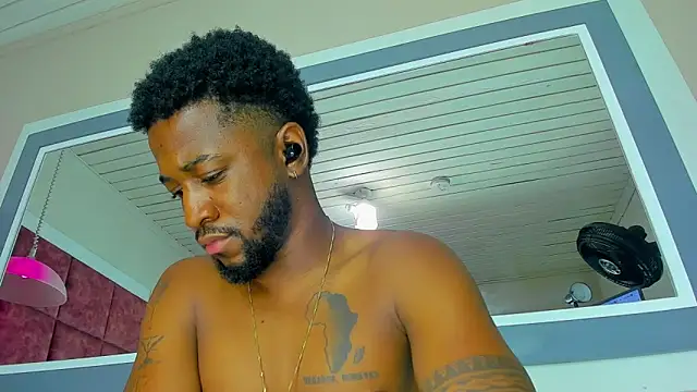 Snapshot of Drake_Nassir4 chatting on 12.29.24 Drake Nassir4 online show from 12.29.24