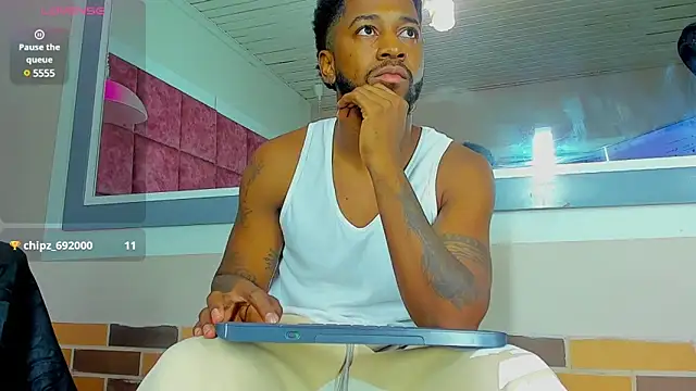 Snapshot of Drake_Nassir4 chatting on 01.01.25 Drake Nassir4 online show from 01.01.25