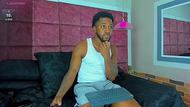 Snapshot of Drake_Nassir4 chatting on 01.03.25 Drake Nassir4 online show from 01.03.25