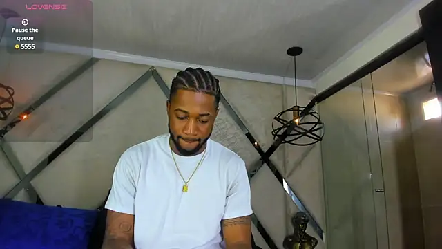 Snapshot of Drake_Nassir4 chatting on 01.14.25 Drake Nassir4 online show from 01.14.25