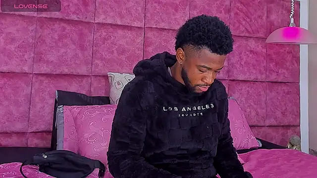 Snapshot of Drake_Nassir4 chatting on 02.05.25 Drake Nassir4 online show from 02.05.25