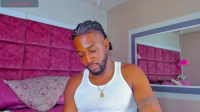 Snapshot of Drake_Nassir4 chatting on 02.10.25 Drake Nassir4 online show from 02.10.25