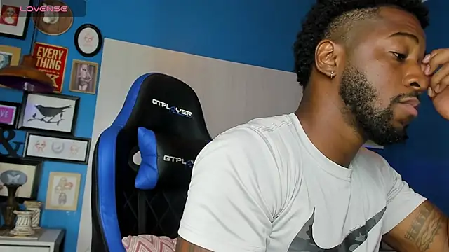 Snapshot of Drake_Nassir4 chatting on 02.14.25 Drake Nassir4 online show from 02.14.25