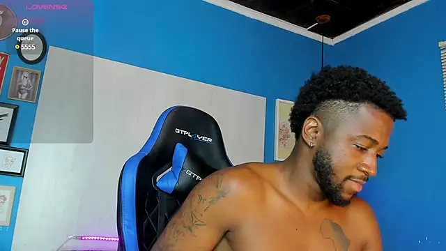 Snapshot of Drake_Nassir4 chatting on 02.14.25 Drake Nassir4 online show from 02.14.25