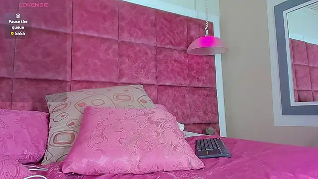 Snapshot of Drake_Nassir4 chatting on 02.15.25 Drake Nassir4 online show from 02.15.25