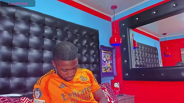 Snapshot of Drake_Nassir4 chatting on 03.12.25 Drake Nassir4 online show from 03.12.25