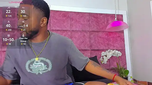 Snapshot of Drake_Nassir4 chatting on 09.11.25 Drake Nassir4 online show from 09.11.25