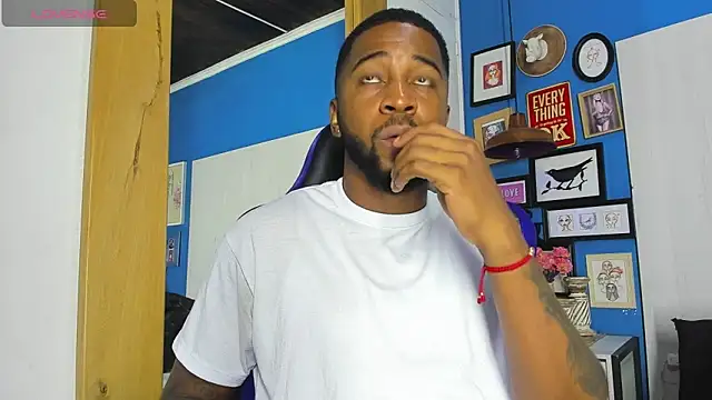 Snapshot of Drake_Nassir4 chatting on 09.29.25 Drake Nassir4 online show from 09.29.25