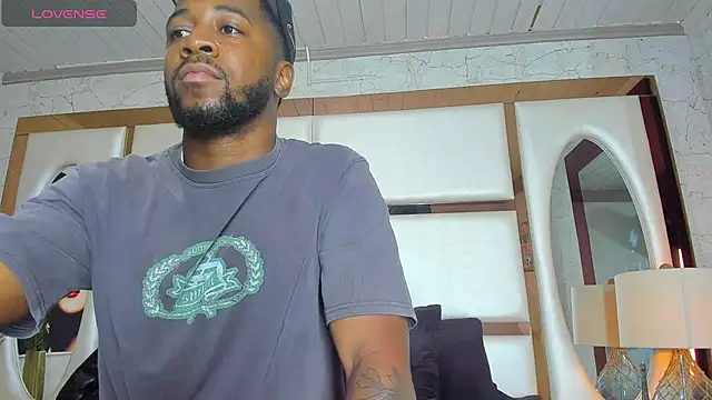 Snapshot of Drake_Nassir4 chatting on 10.03.25 Drake Nassir4 online show from 10.03.25