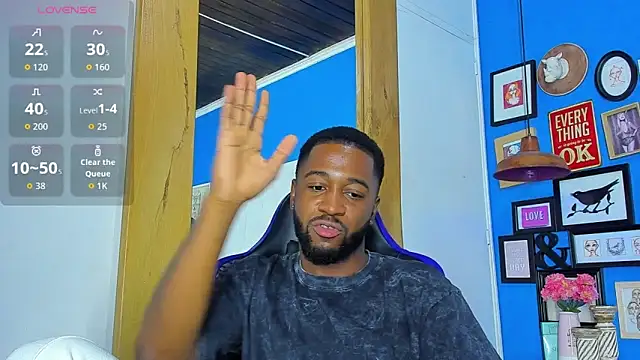 Snapshot of Drake_Nassir4 chatting on 10.07.25 Drake Nassir4 online show from 10.07.25