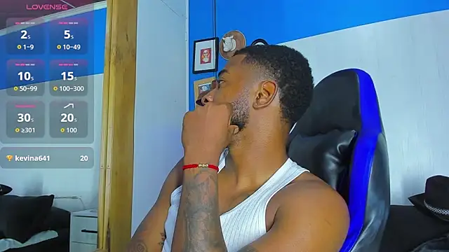 Snapshot of Drake_Nassir4 chatting on 10.08.25 Drake Nassir4 online show from 10.08.25