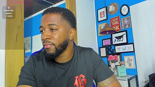 Snapshot of Drake_Nassir4 chatting on 10.09.25 Drake Nassir4 online show from 10.09.25