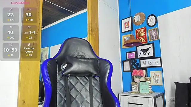 Snapshot of Drake_Nassir4 chatting on 10.14.25 Drake Nassir4 online show from 10.14.25