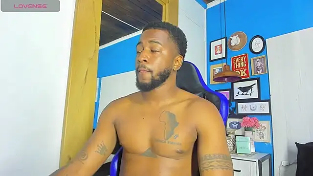 Snapshot of Drake_Nassir4 chatting on 10.20.25 Drake Nassir4 online show from 10.20.25