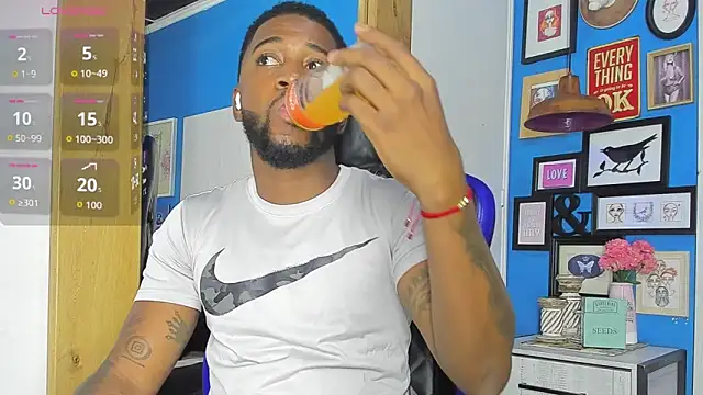 Snapshot of Drake_Nassir4 chatting on 10.21.25 Drake Nassir4 online show from 10.21.25