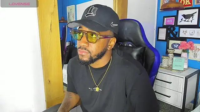 Snapshot of Drake_Nassir4 chatting on 10.25.25 Drake Nassir4 online show from 10.25.25