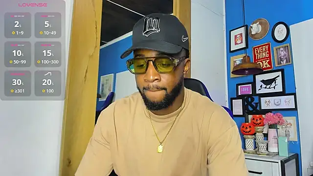 Snapshot of Drake_Nassir4 chatting on 10.27.25 Drake Nassir4 online show from 10.27.25