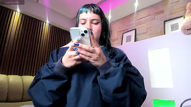 Lucy Smith2 online show from 04.02.26