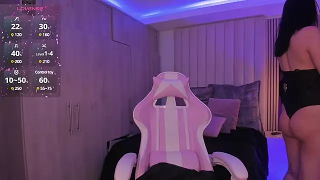 Emilyymilleer  online show from 02.06.25