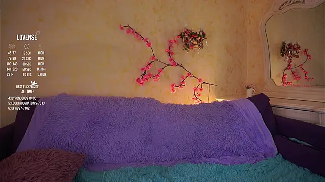 Snapshot of GillianDowdey chatting on 04.22.26 GillianDowdey online show from 04.22.26