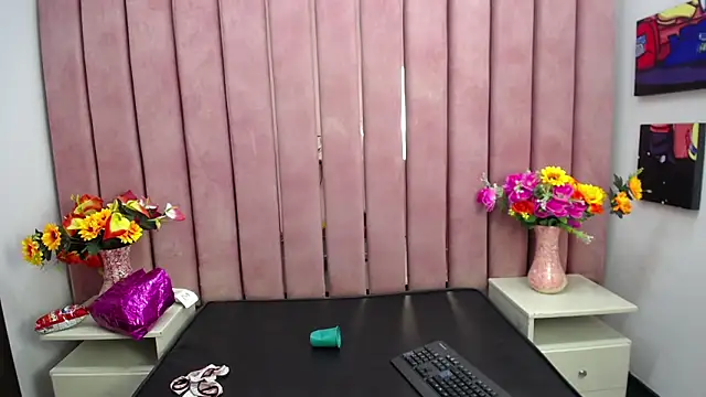 EmilyyEvans  online show from 12.14.24