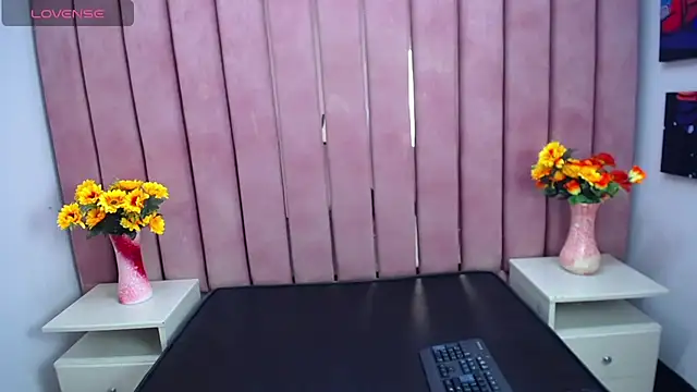 EmilyyEvans  online show from 02.08.25