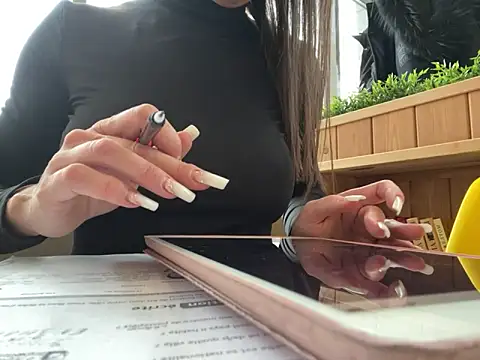 JulieErmesx online show from 12.19.24