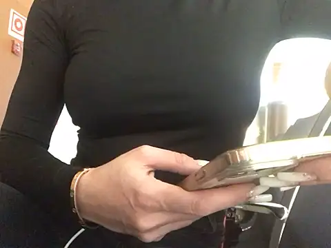 JulieErmesx online show from 12.25.24