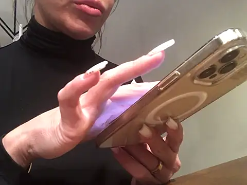 JulieErmesx online show from 12.26.24