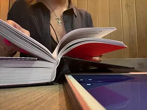 JulieErmesx online show from 01.10.25