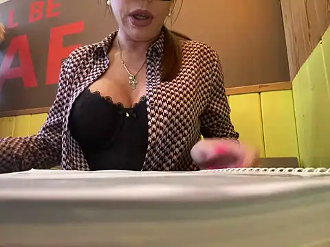 JulieErmesx online show from 01.13.25