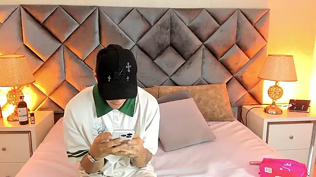 Snapshot of Buda_and_Cataleya_ chatting on 02.26.26 Buda and Cataleya online show from 02.26.26