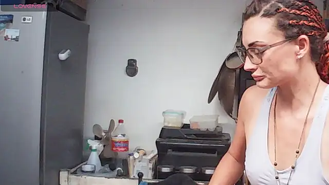 Snapshot of hornyhippies0080 chatting on 03.03.26 hornyhippies0080 online show from 03.03.26