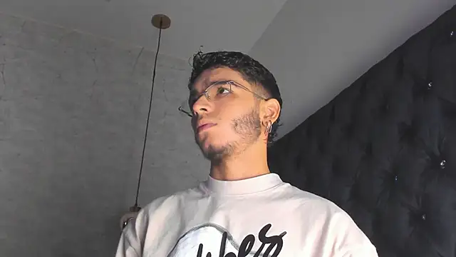 Ian Castillo  online show from 02.19.25