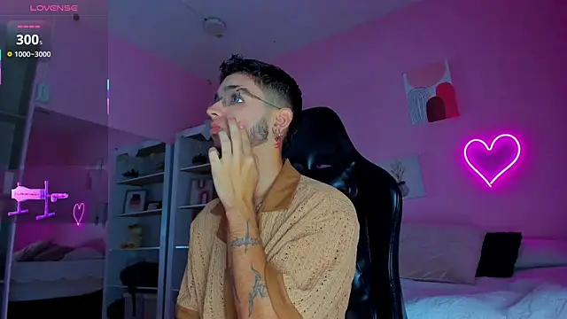 Ian Castillo  online show from 03.12.25