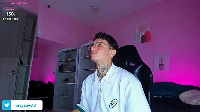 Ian Castillo  online show from 10.08.25